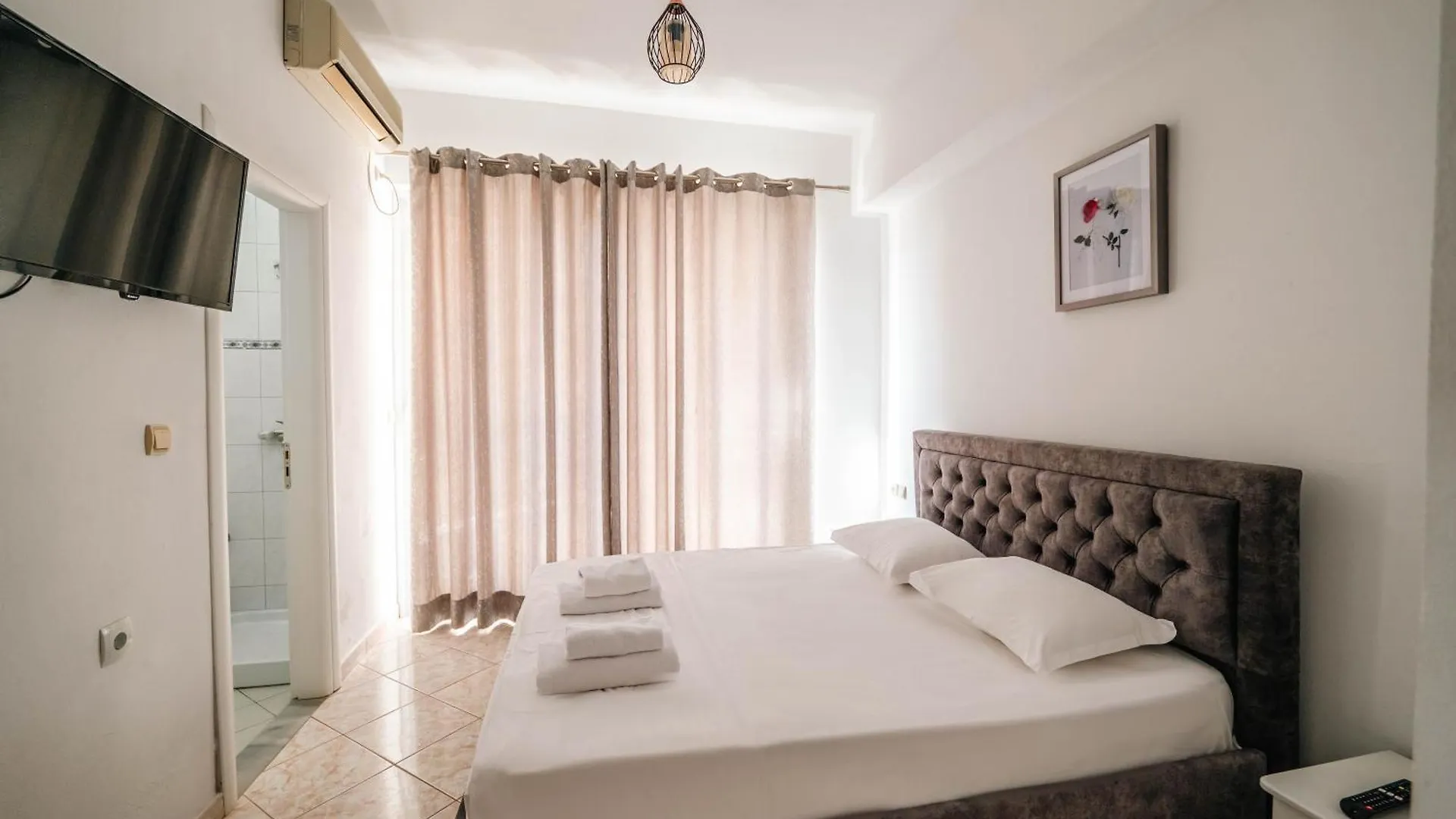 Alnes Hotel Sarandë