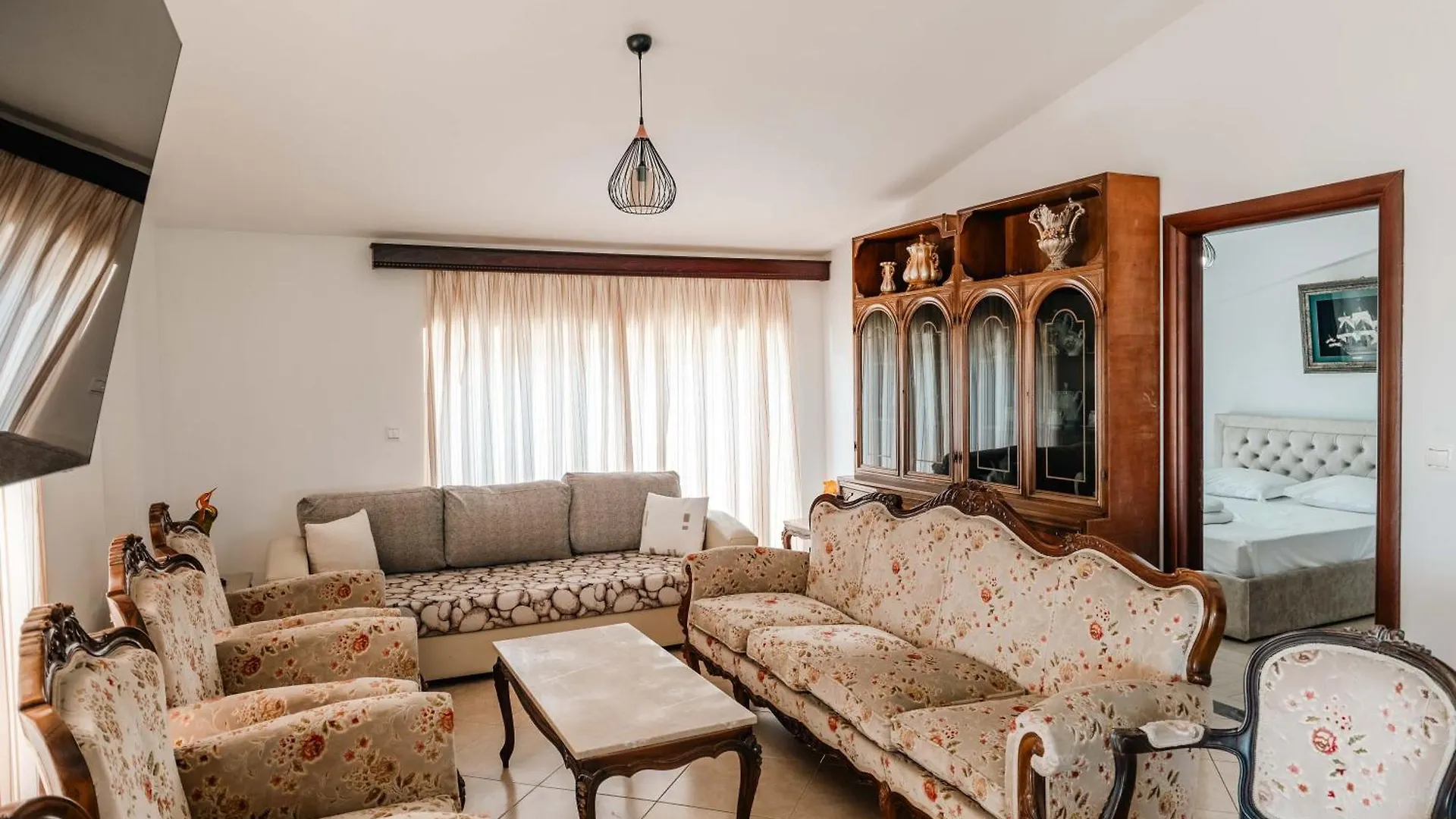 Alnes Hotel Sarandë