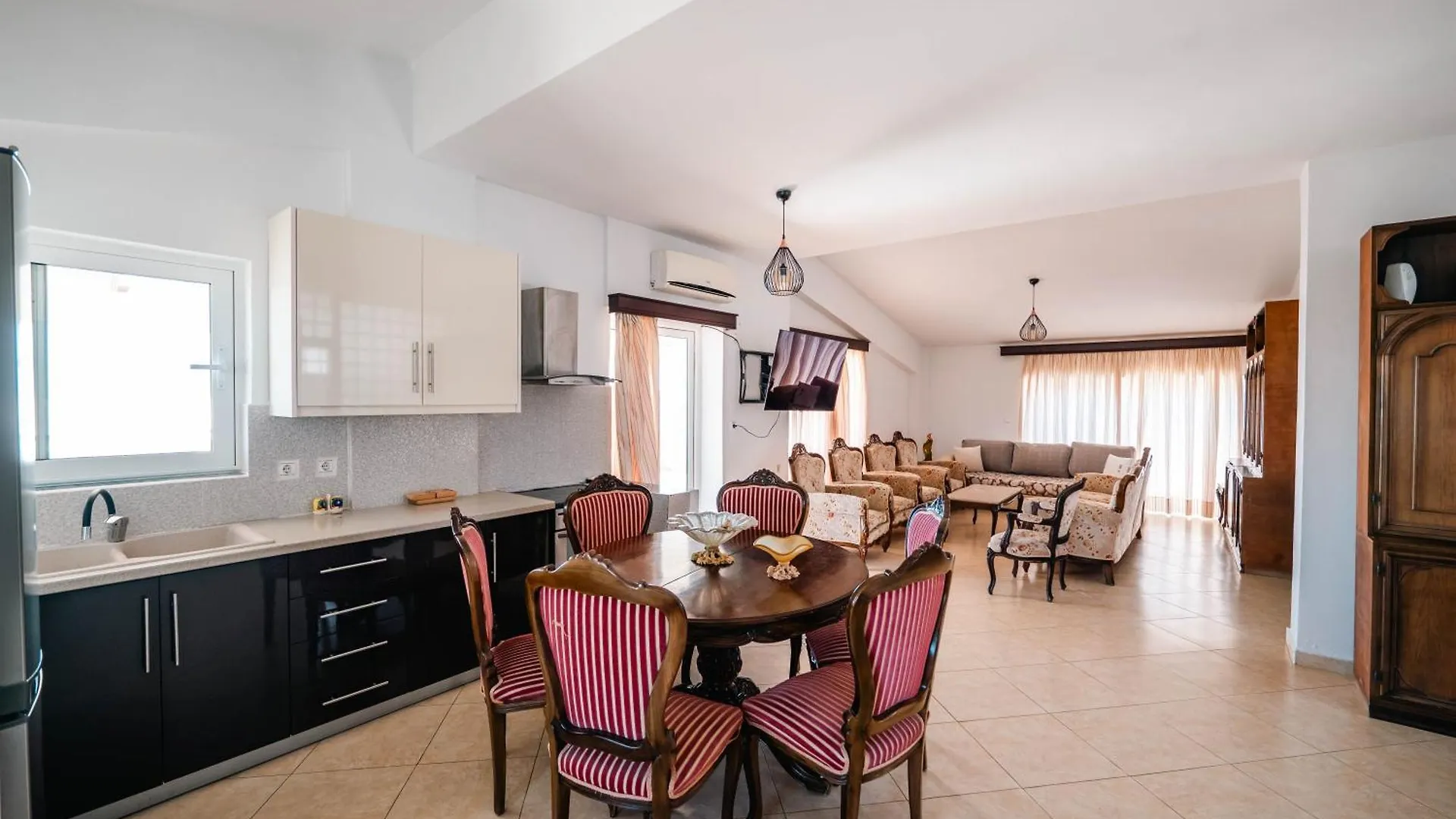 Alnes Hotel Sarandë