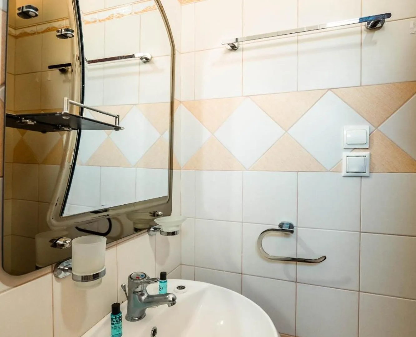 Alnes Hotel Sarandë