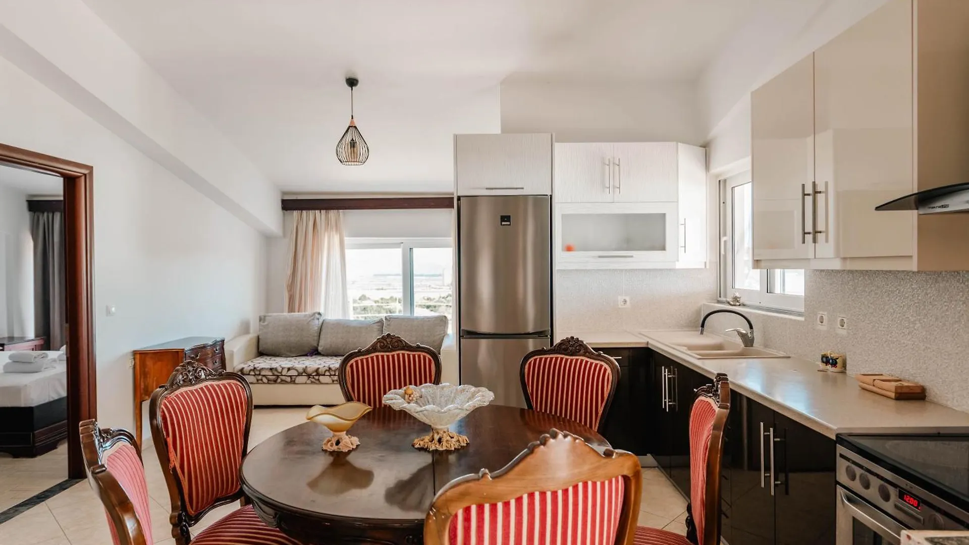 Alnes Hotel Sarandë 3*,